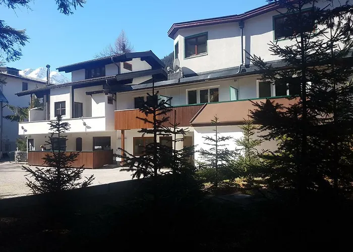 Hotel Comfort Rooms Bruckner 2*