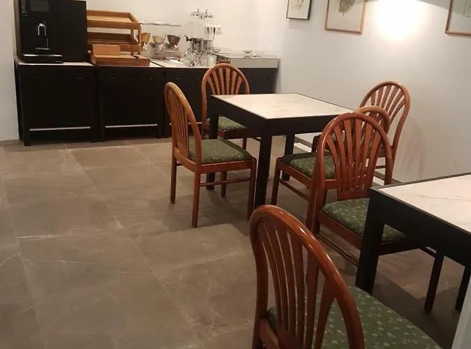 Hotel Comfort Rooms Bruckner 2*